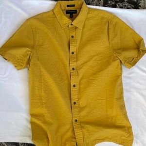 Banana Republic short sleeve button down - Gold textured